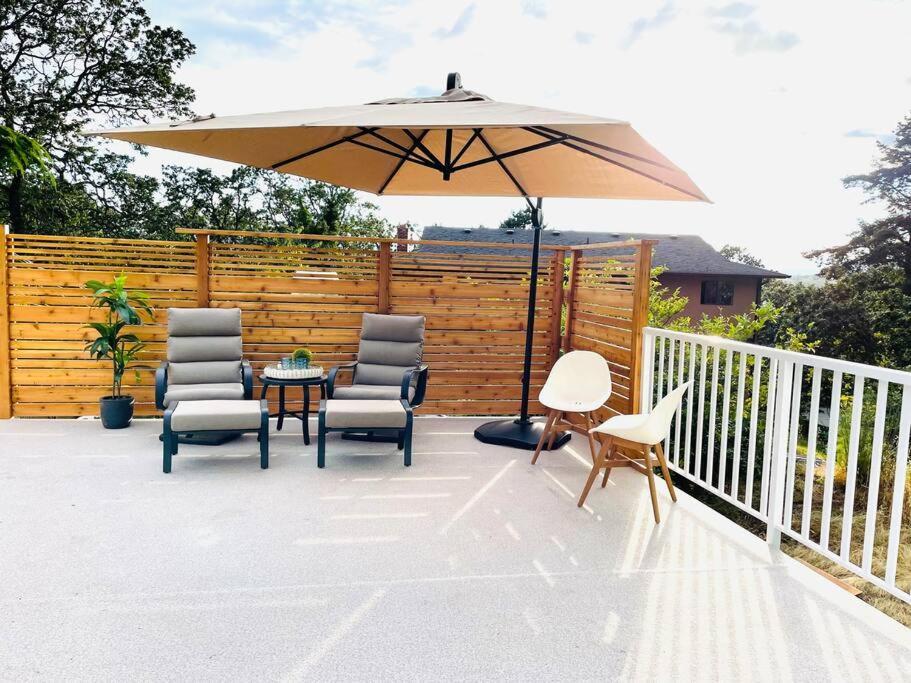 Stylish Cozy One Bedroom Studio With Free Parking Victoria Exteriör bild
