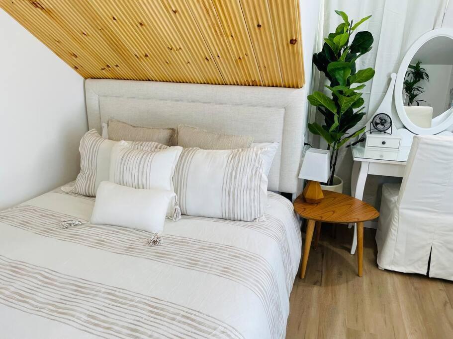 Stylish Cozy One Bedroom Studio With Free Parking Victoria Exteriör bild