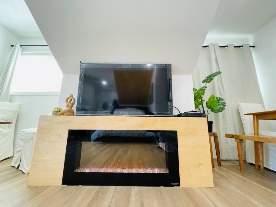 Stylish Cozy One Bedroom Studio With Free Parking Victoria Exteriör bild
