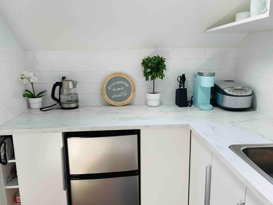 Stylish Cozy One Bedroom Studio With Free Parking Victoria Exteriör bild