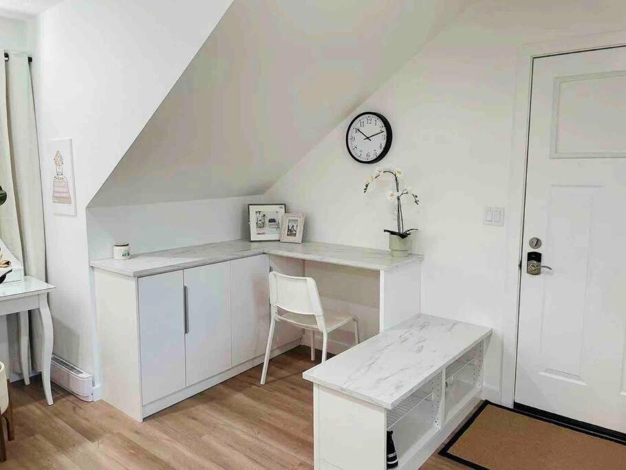 Stylish Cozy One Bedroom Studio With Free Parking Victoria Exteriör bild